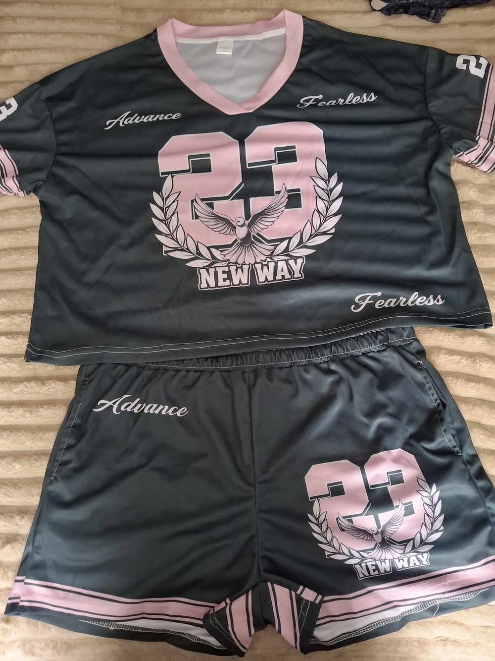 NEW WAY 23 Two-Piece Sport Set in Dark Green and Pink